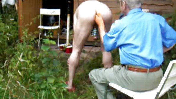 Mennesket kommer til sorte og hvide nymfoer, der elsker røvfucking