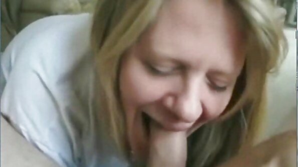 Fræk sexpot med lethed forfører lærerens nørdede assistent